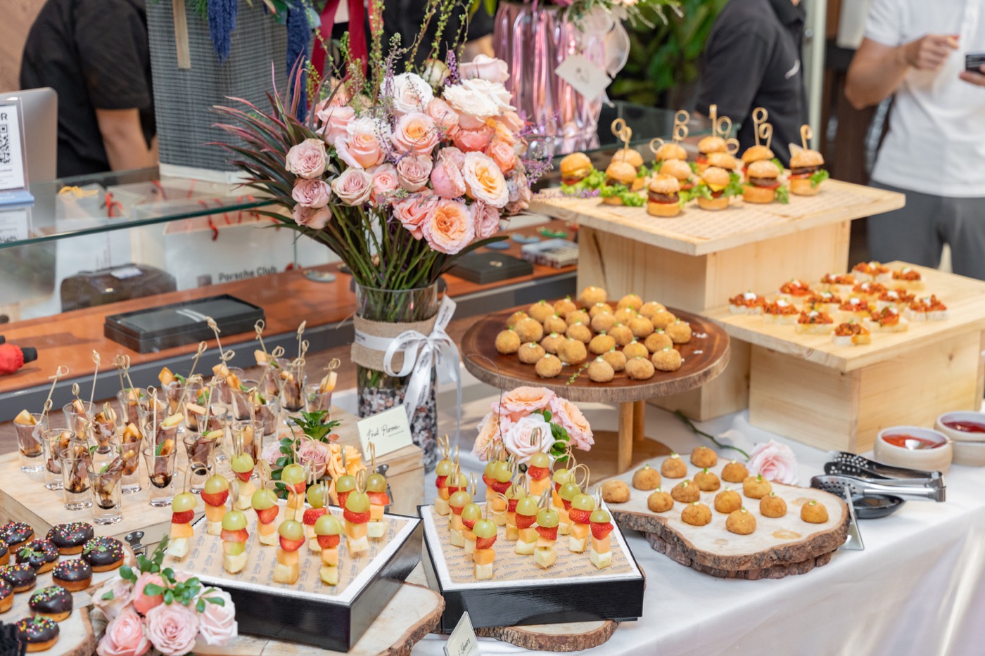 TEA BREAK & FINGER FOOD — La Haye